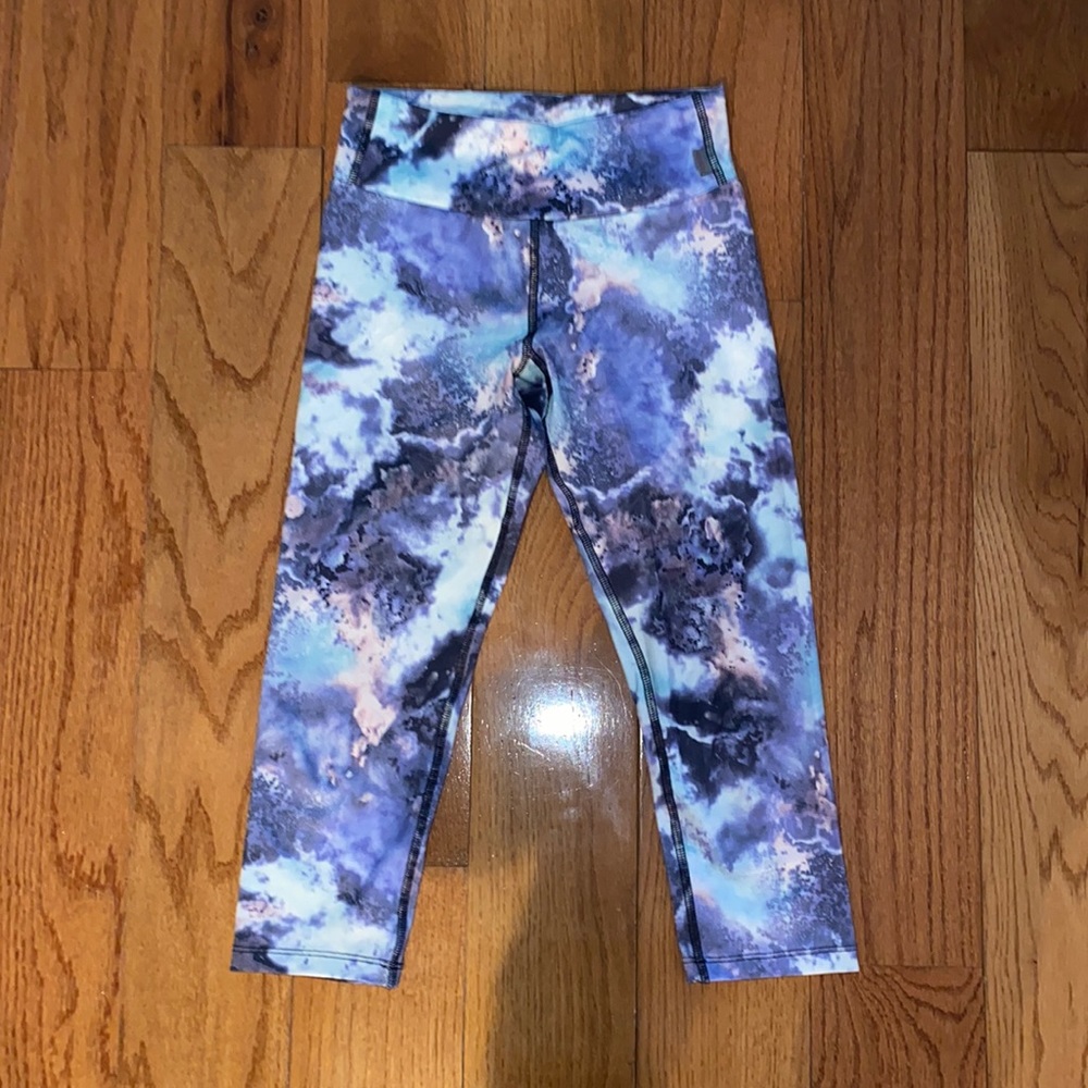 KOS marble print capri yoga leggings size Small